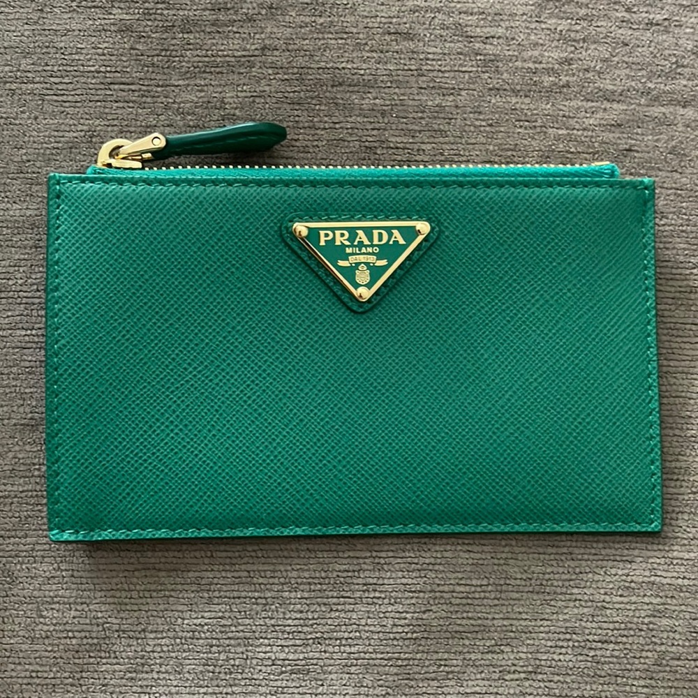 *Brand New Authentic* Prada Saffiano leather card holder